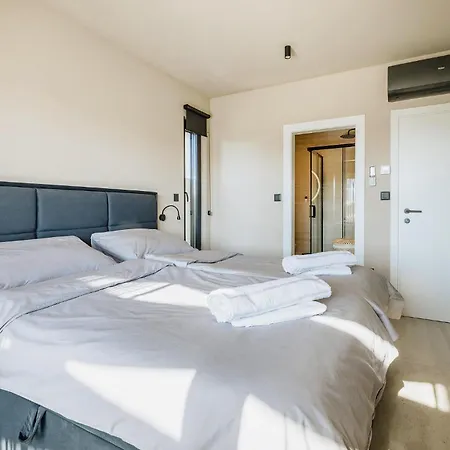 In Tar With Private Swimming Pool Casa de Férias *