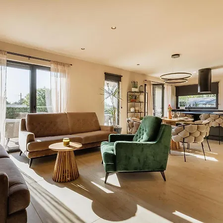 In Tar With Private Swimming Pool Feriehus *