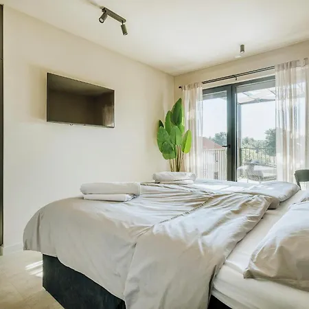 In Tar With Private Swimming Pool Feriehus *