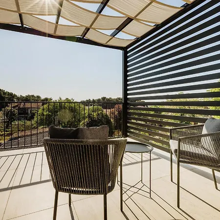 In Tar With Private Swimming Pool