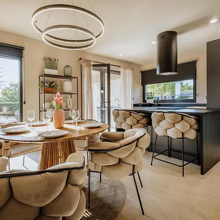 In Tar With Private Swimming Pool Feriehus *