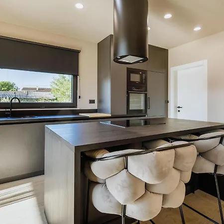 In Tar With Private Swimming Pool Feriehus Tar-Vabriga