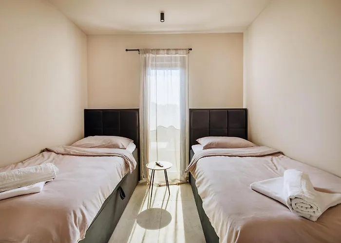 Vakantiehuis In Tar With Private Swimming Pool