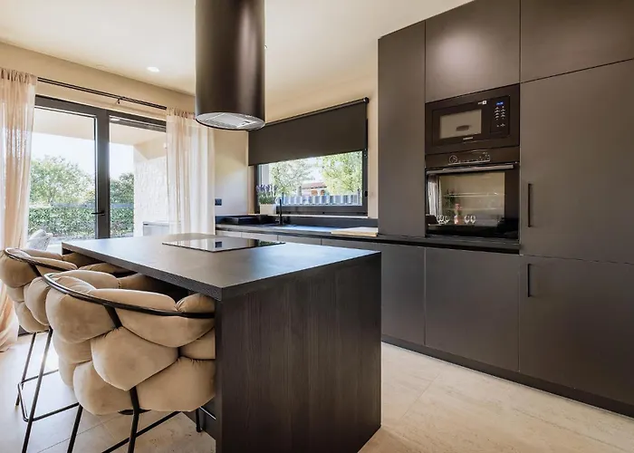 Vakantiehuis In Tar With Private Swimming Pool